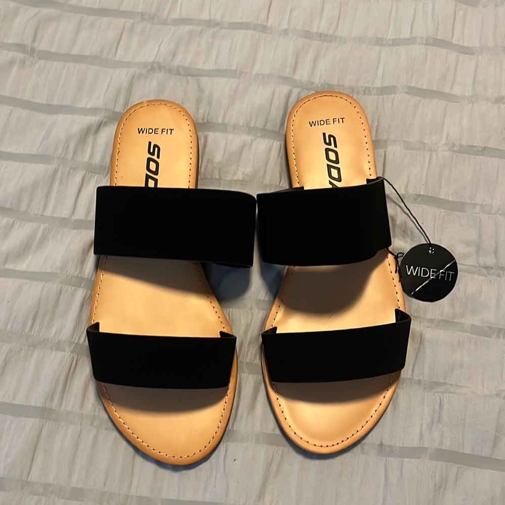 Black double strap sandal size 8W